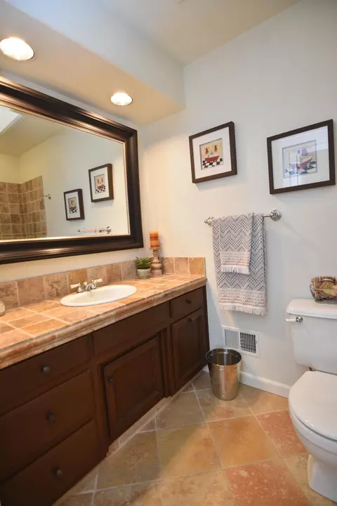 Bath - 2377 Valentine Ct, Turlock, CA 95382 photo 6 of 7