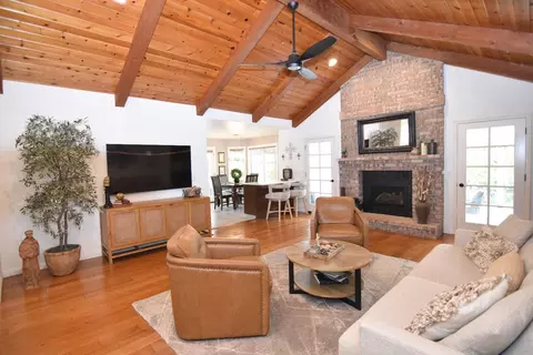 Living - 2377 Valentine Ct, Turlock, CA 95382 photo 4 of 8