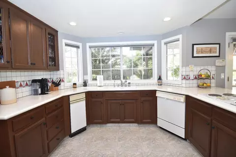 Kitchen - 2377 Valentine Ct, Turlock, CA 95382 photo 5 of 7