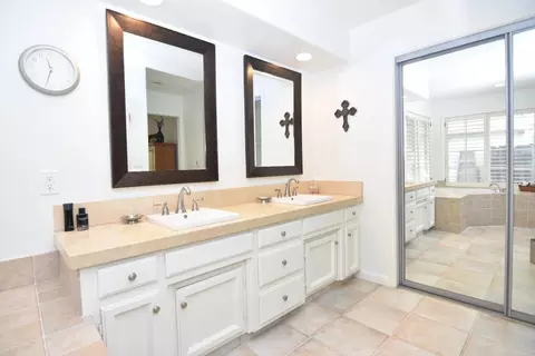Bath - 2377 Valentine Ct, Turlock, CA 95382 photo 1 of 7