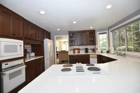 Kitchen - 2377 Valentine Ct, Turlock, CA 95382 photo 4 of 7