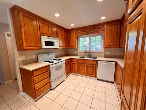 550 Curry Ave, Modesto, CA 95354 photo 5
