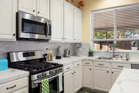 Kitchen - 395 Geranium Cir, Galt, CA 95632 photo 2 of 4