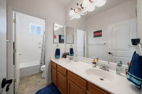 Bath - 395 Geranium Cir, Galt, CA 95632 photo 4 of 5