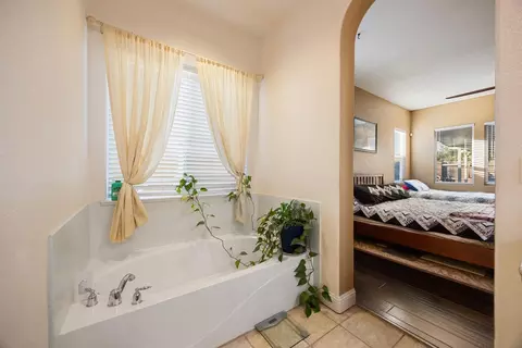 Bath - 395 Geranium Cir, Galt, CA 95632 photo 1 of 5