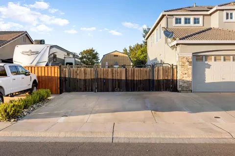 Exterior - 395 Geranium Cir, Galt, CA 95632 photo 6 of 8