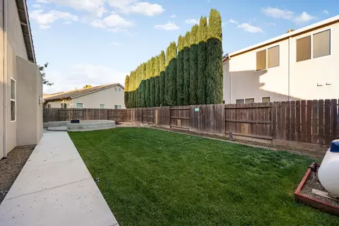 Exterior - 395 Geranium Cir, Galt, CA 95632 photo 5 of 8