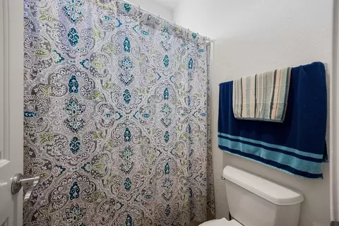 Bath - 395 Geranium Cir, Galt, CA 95632 photo 3 of 5