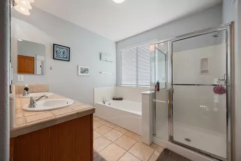 Bath - 395 Geranium Cir, Galt, CA 95632 photo 5 of 5