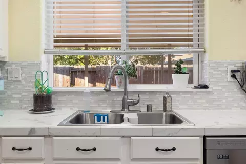 Kitchen - 395 Geranium Cir, Galt, CA 95632 photo 3 of 4