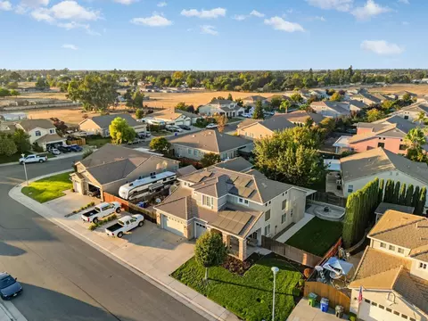 View/Area - 395 Geranium Cir, Galt, CA 95632 photo 3 of 7