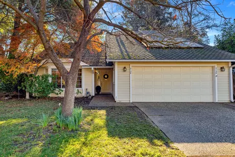 5136 Walnut Place Ln, Carmichael, CA 95608 photo 1