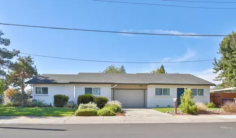 9681 Eisenbeisz St, Elk Grove, CA 95624