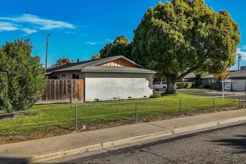 261 Oleander Ln, Turlock, CA 95380 photo 3