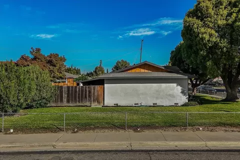 261 Oleander Ln, Turlock, CA 95380 photo 4