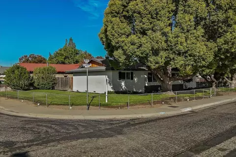 261 Oleander Ln, Turlock, CA 95380 photo 2