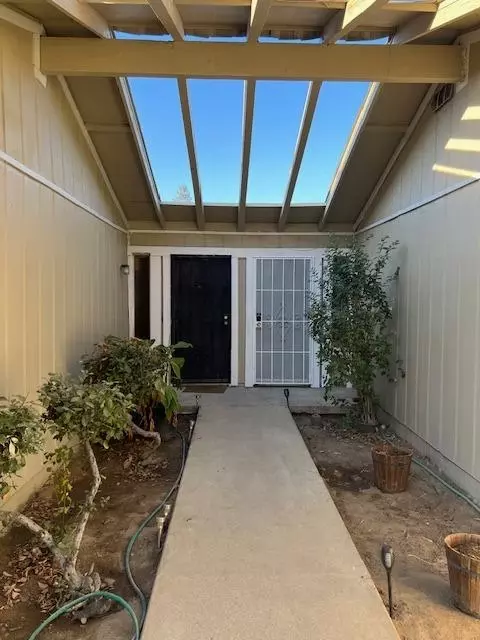 3013 Lake Park Ct, Modesto, CA 95355 photo 2