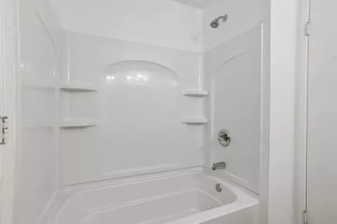 Bath - 544 Morgan St, Manteca, CA 95336 photo 3 of 3