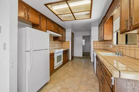 Kitchen - 544 Morgan St, Manteca, CA 95336 photo 1 of 3