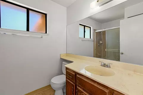 Bath - 544 Morgan St, Manteca, CA 95336 photo 1 of 3