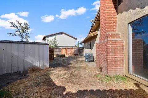 Exterior - 544 Morgan St, Manteca, CA 95336 photo 8 of 10