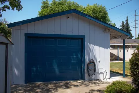 544 Castle St, Modesto, CA 95350 photo 5