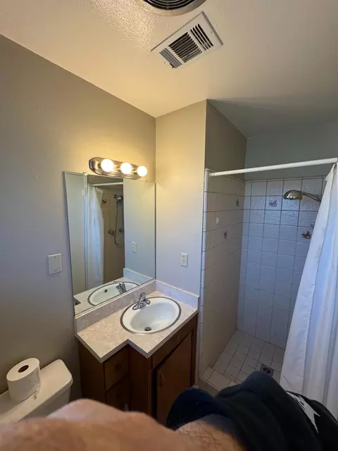 Bath - 920 Snead Dr, Modesto, CA 95351 photo 2 of 2
