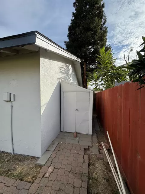 Exterior - 920 Snead Dr, Modesto, CA 95351 photo 5 of 5