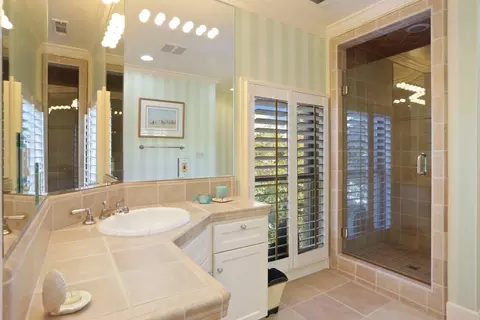 Bath - 1351 Rivergate Dr, Lodi, CA 95240 photo 7 of 11