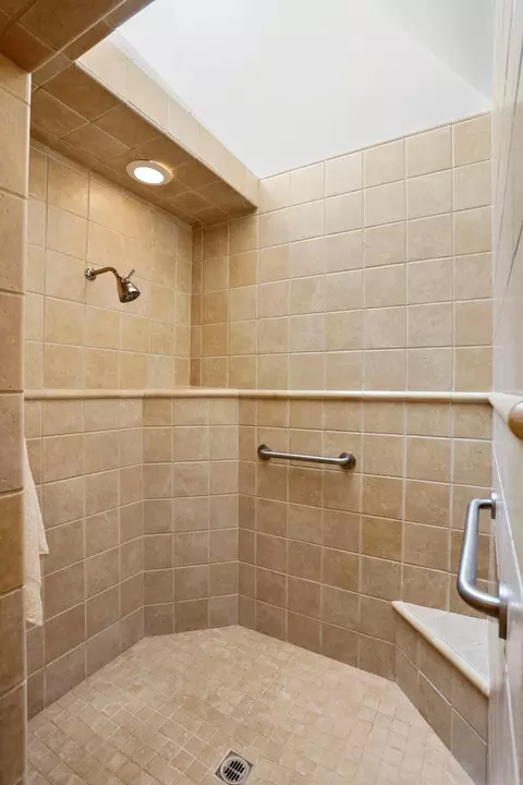 Bath - 1351 Rivergate Dr, Lodi, CA 95240 photo 6 of 11