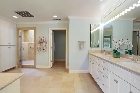 Bath - 1351 Rivergate Dr, Lodi, CA 95240 photo 4 of 11