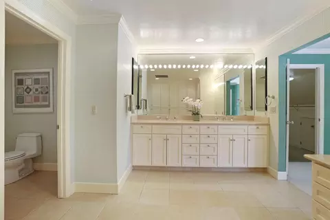 Bath - 1351 Rivergate Dr, Lodi, CA 95240 photo 2 of 11