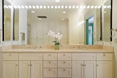 Bath - 1351 Rivergate Dr, Lodi, CA 95240 photo 3 of 11