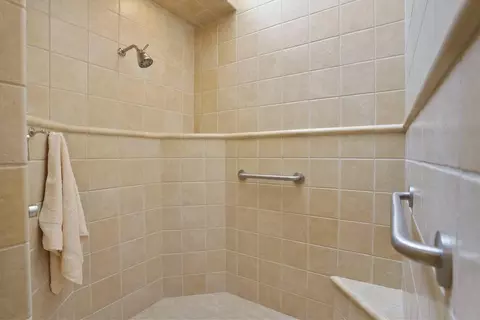 Bath - 1351 Rivergate Dr, Lodi, CA 95240 photo 5 of 11