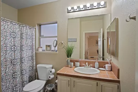 Bath - 805 Sauceda Ct, Modesto, CA 95351 photo 1 of 3