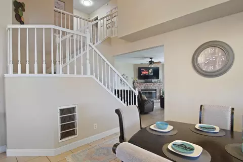 Entry Way - 805 Sauceda Ct, Modesto, CA 95351 photo 3 of 4
