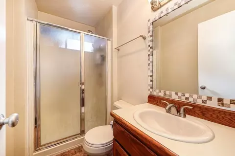 Bath - 182 Alpine Cir, Colfax, CA 95713 photo 1 of 2