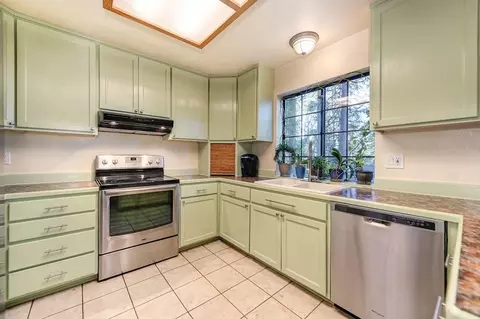 Kitchen - 182 Alpine Cir, Colfax, CA 95713 photo 2 of 6