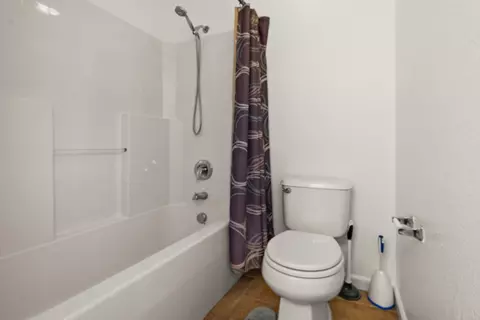 Bath - 100 Wisteria Ln, Tracy, CA 95377 photo 1 of 6