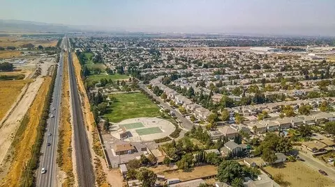 View/Area - 100 Wisteria Ln, Tracy, CA 95377 photo 4 of 11