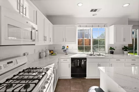 Kitchen - 100 Wisteria Ln, Tracy, CA 95377 photo 5 of 5