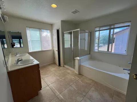 Bath - 1429 Angus St, Patterson, CA 95363 photo 2 of 3