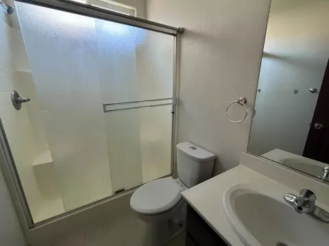 Bath - 1429 Angus St, Patterson, CA 95363 photo 1 of 3