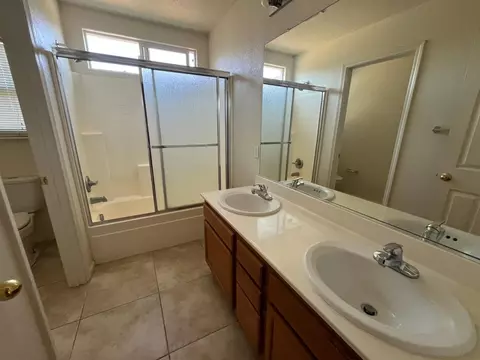 Bath - 1429 Angus St, Patterson, CA 95363 photo 3 of 3