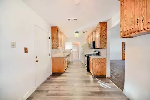 Entry Way - 405 Charles Ave, Modesto, CA 95350 photo 4 of 14