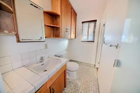 Bath - 405 Charles Ave, Modesto, CA 95350 photo 9 of 9