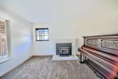 Living - 405 Charles Ave, Modesto, CA 95350 photo 2 of 5