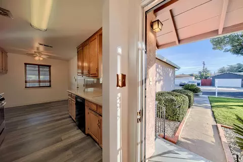 Entry Way - 405 Charles Ave, Modesto, CA 95350 photo 2 of 14