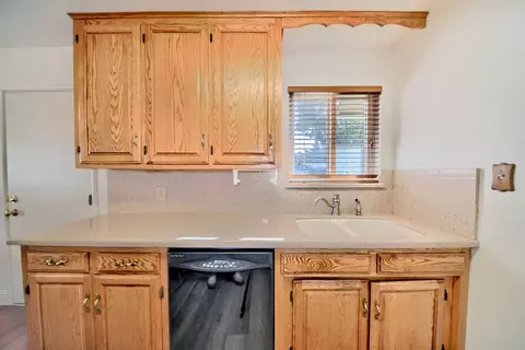 Kitchen - 405 Charles Ave, Modesto, CA 95350 photo 5 of 6