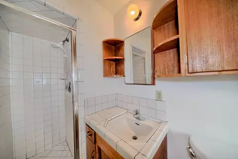 Bath - 405 Charles Ave, Modesto, CA 95350 photo 8 of 9
